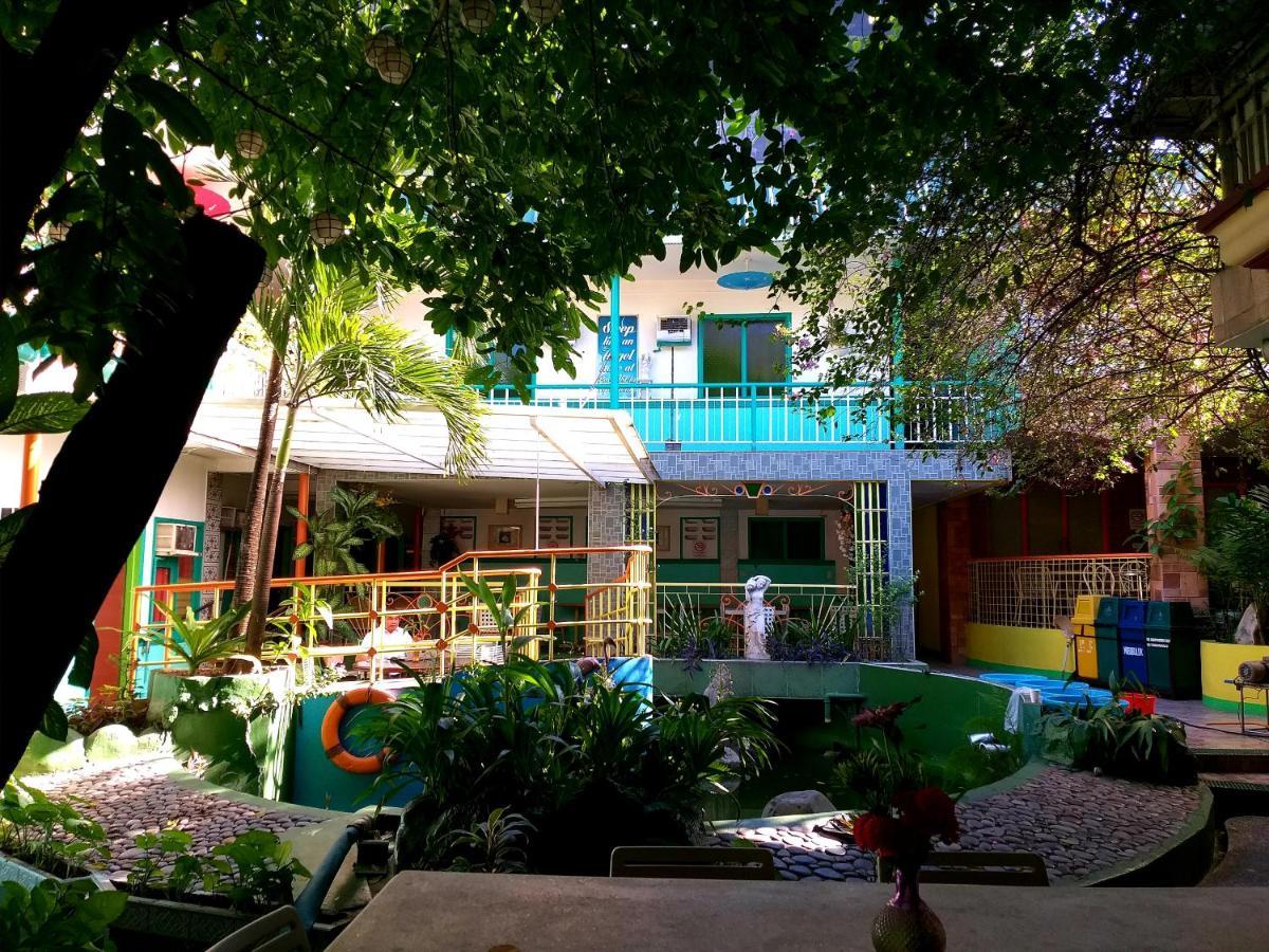 Park Vil-La Apartelle Quezon City Kültér fotó